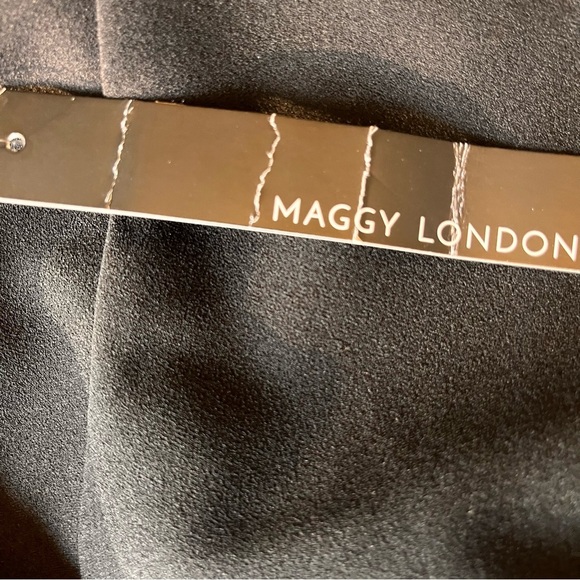 Maggy London Classic Black & Chic sheath Split Back dress Size 12 - Picture 4 of 7